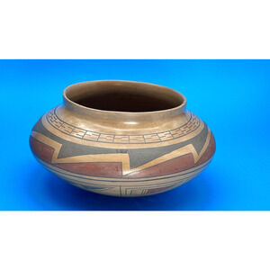 Emeterio Ortiz R, Signed Pottery Mata Ortiz, Black Scarab Beetle Design interior